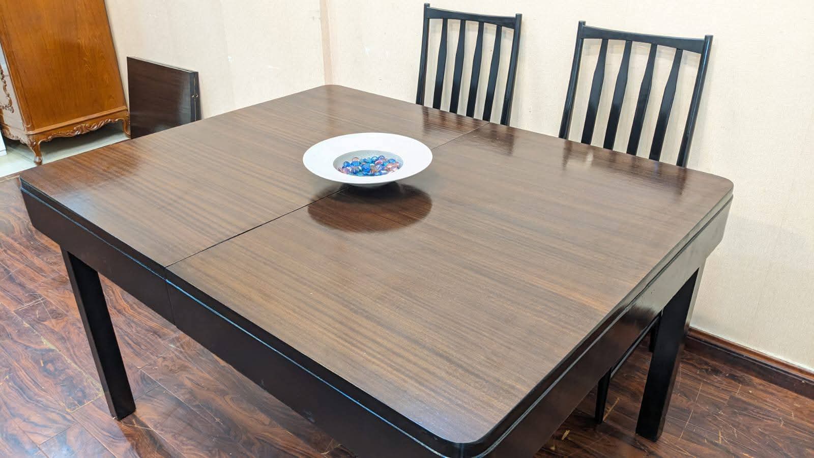 Extendable 6 Seater Dining Table with Extra Chair