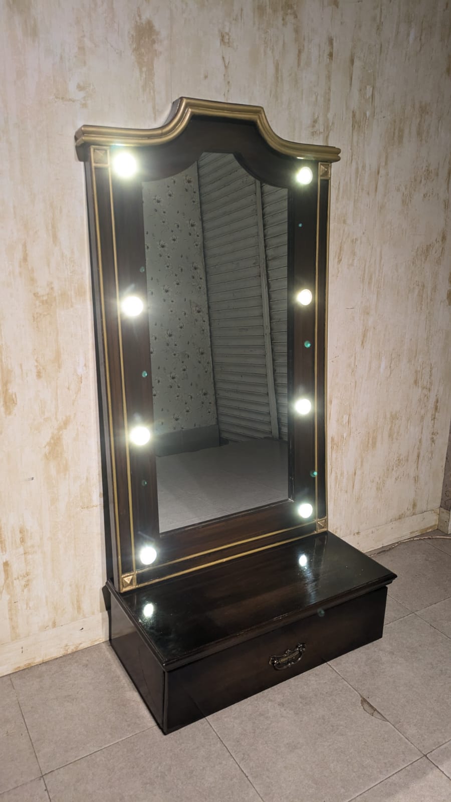 Wall Mounted Console With Led Mirror