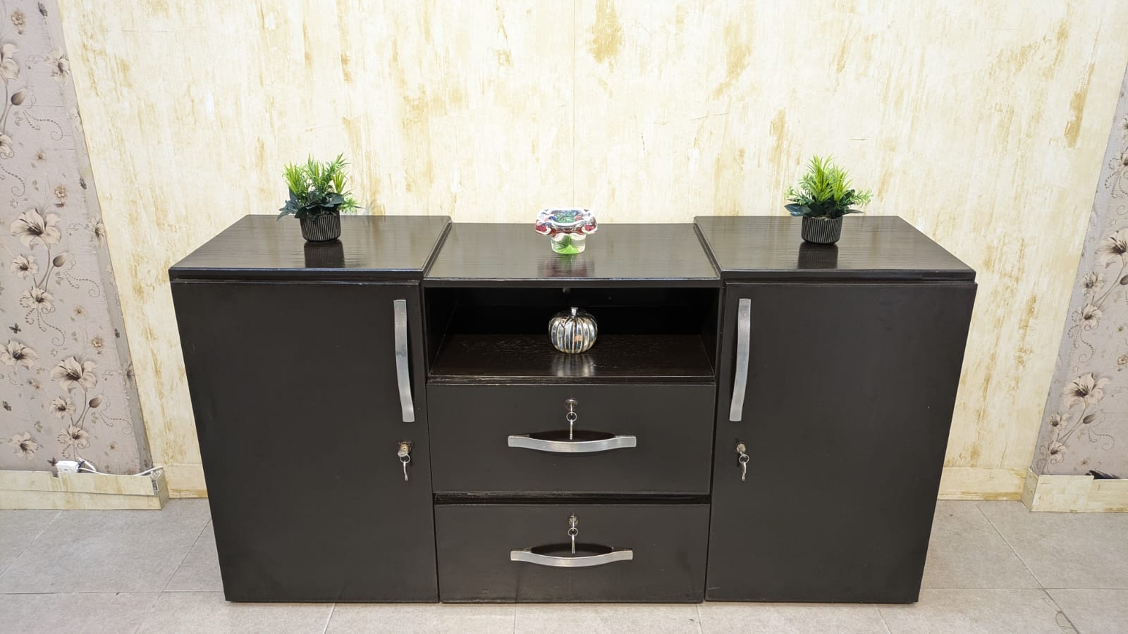 Elgent side Board