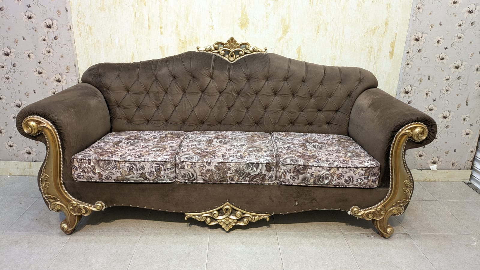 Luxurious 7 Seater Sofa Set