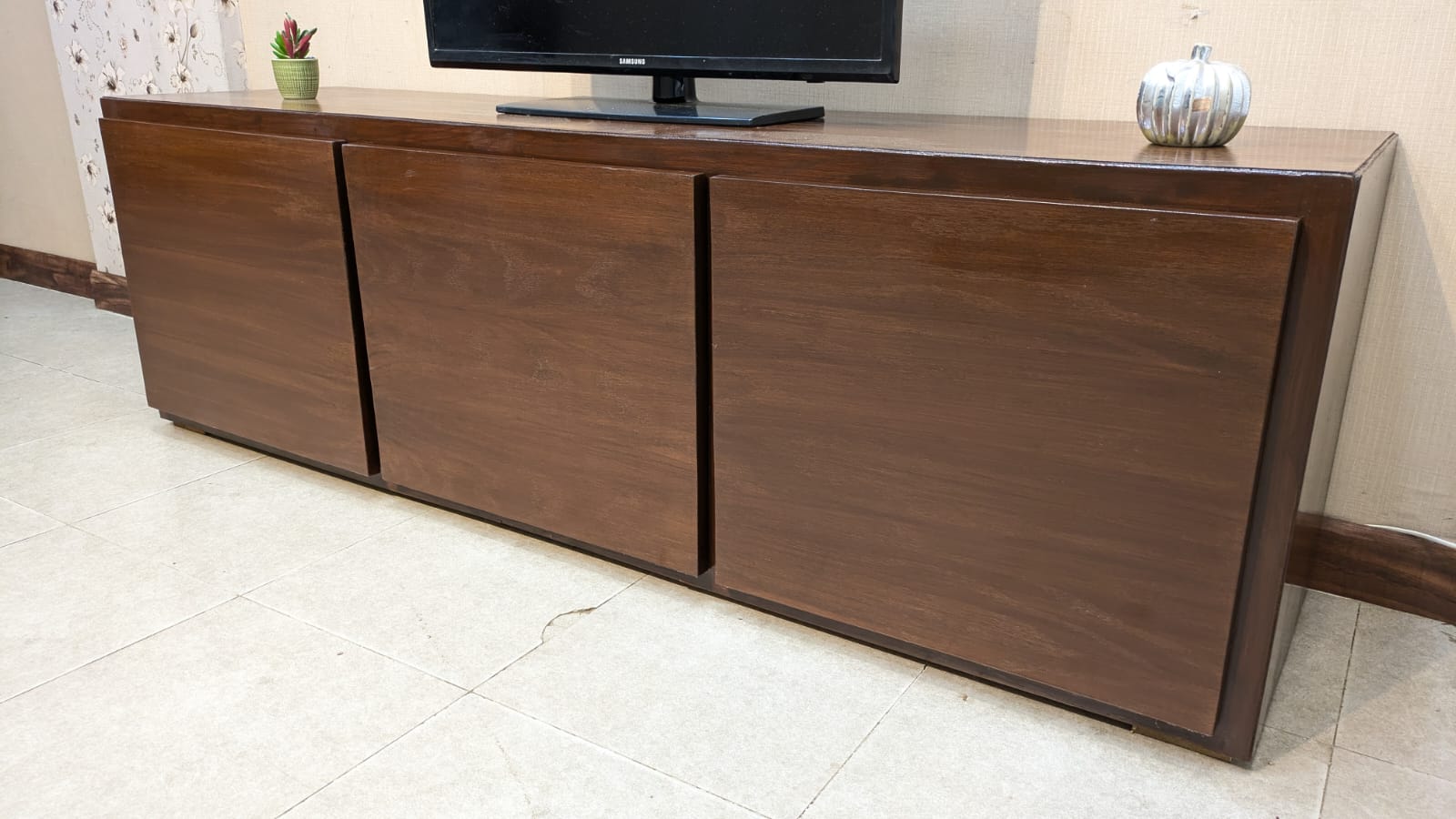 Elegant Design Led Unit