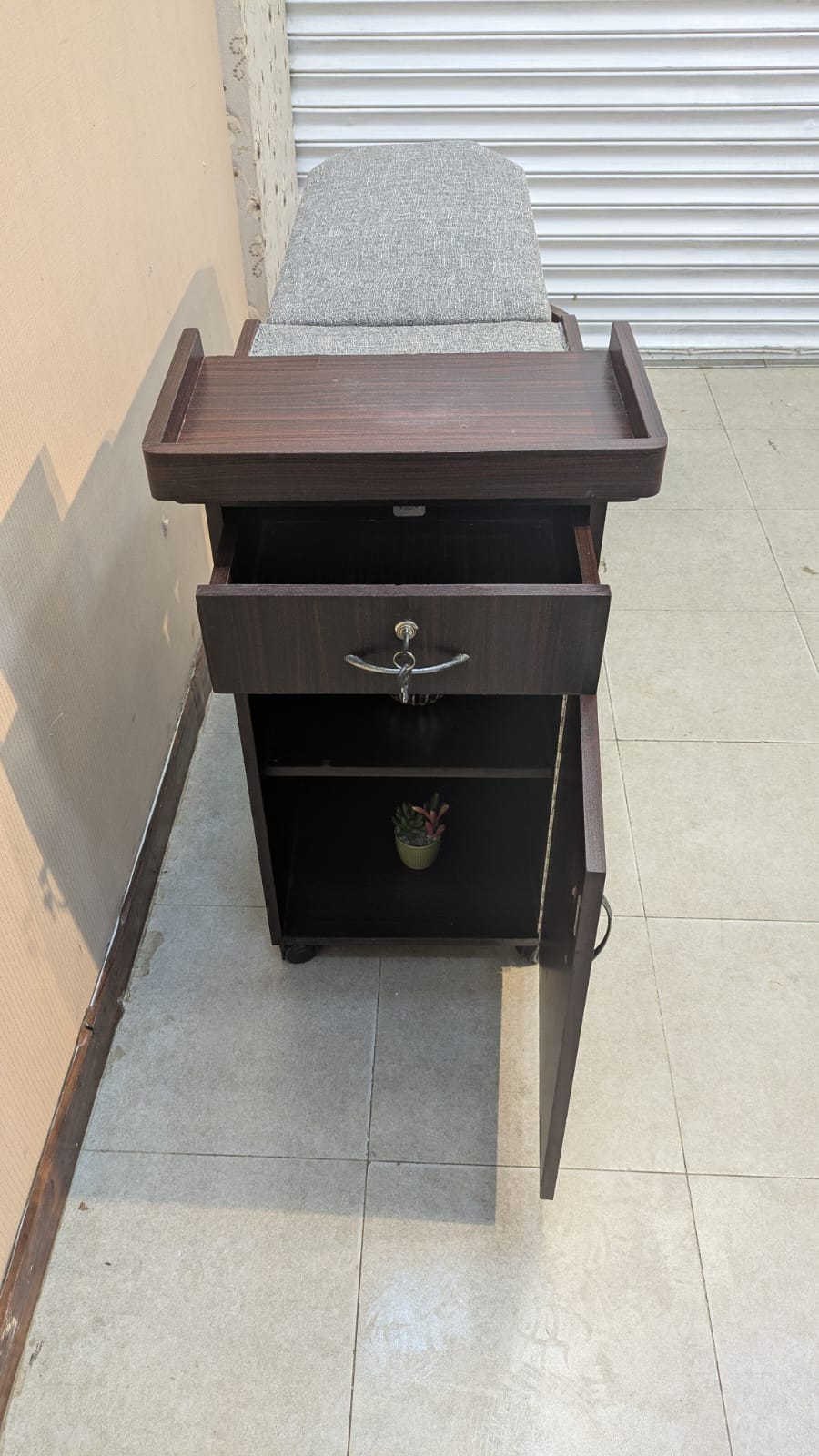 Foldable Iron Stand