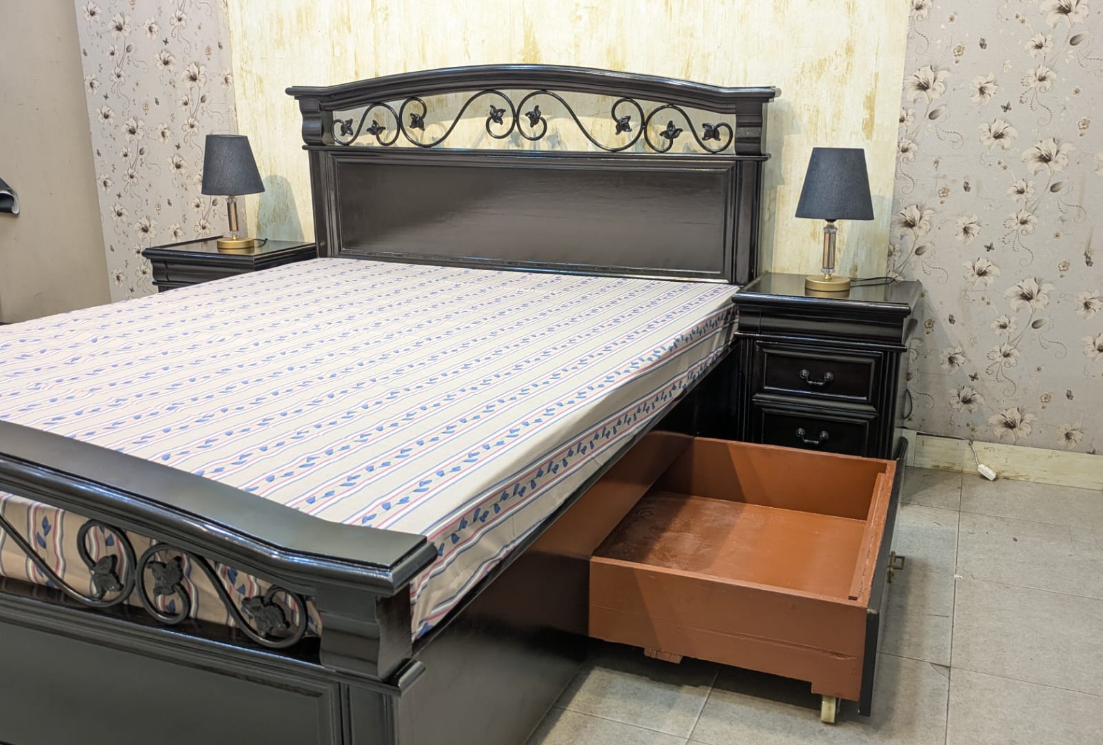 Queen Size Bed Set