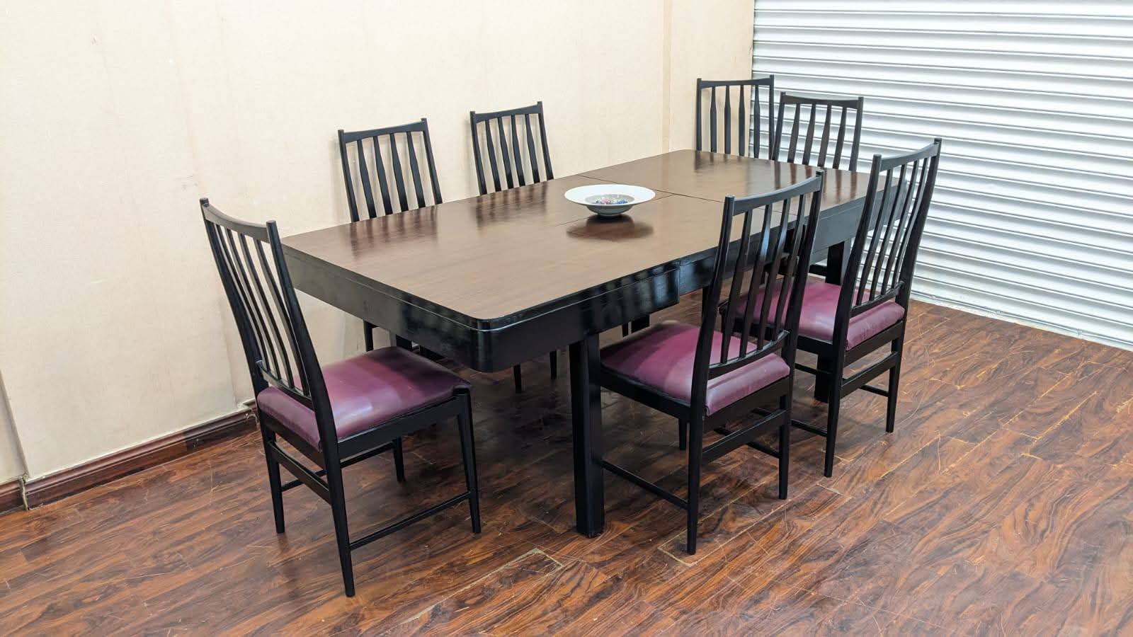Extendable 6 Seater Dining Table with Extra Chair