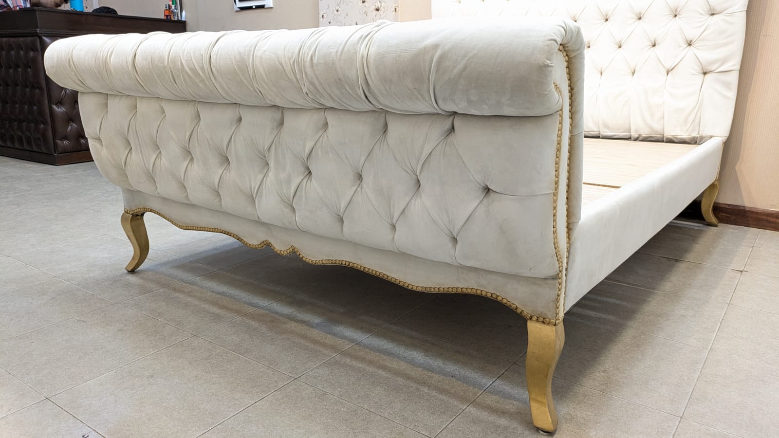 Modern Chesterfield Design Queen Size Bed