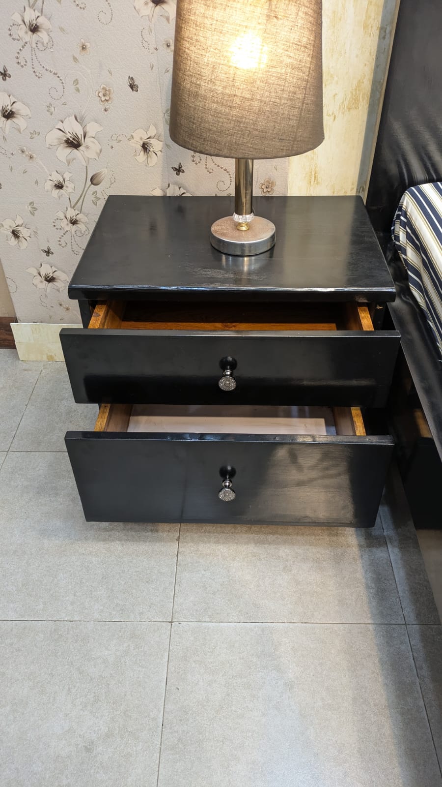 King Size Bed With 2 Side Tables