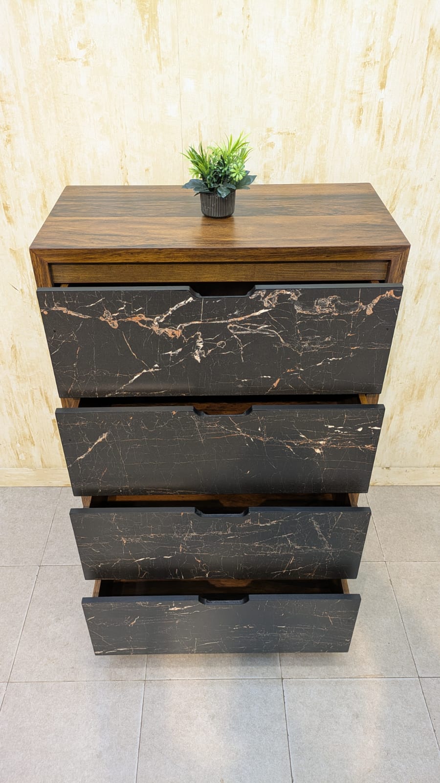 BRAND NEW CHEST OF DRAWERS