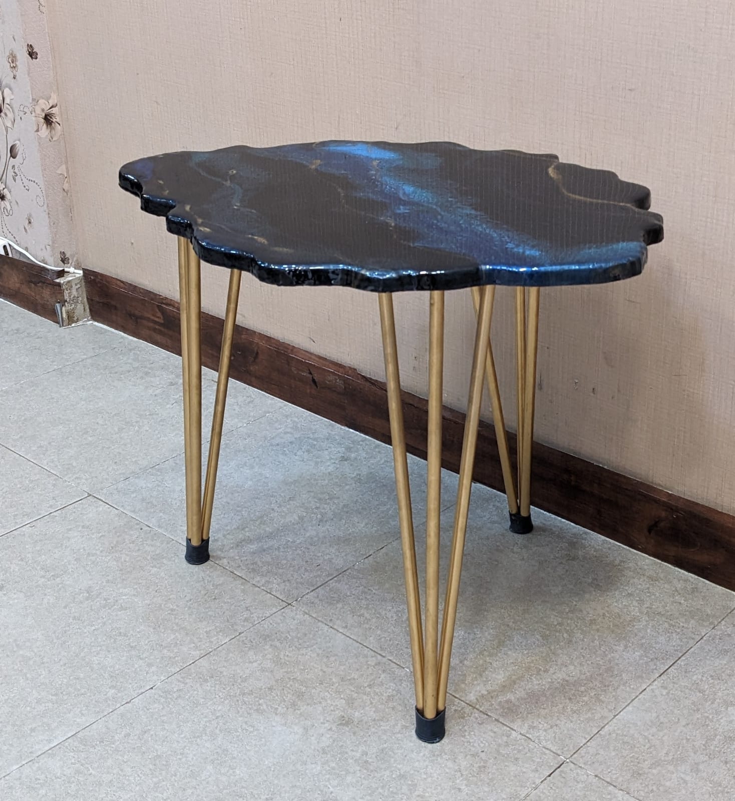 Divinecrafts Brand New Corner Table