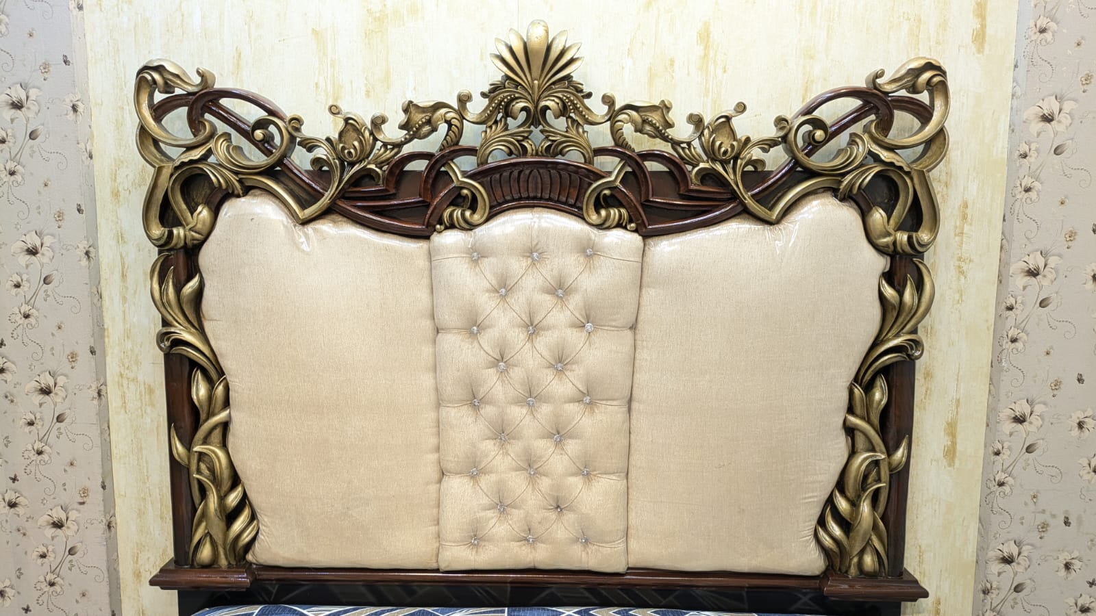 Luxurious King Size Bed