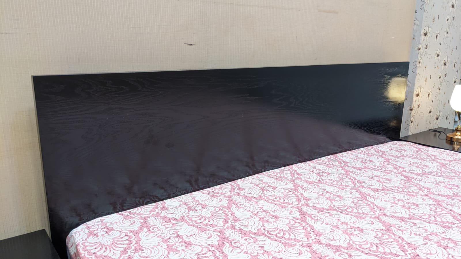 King Size Bed With 2 Side Tables