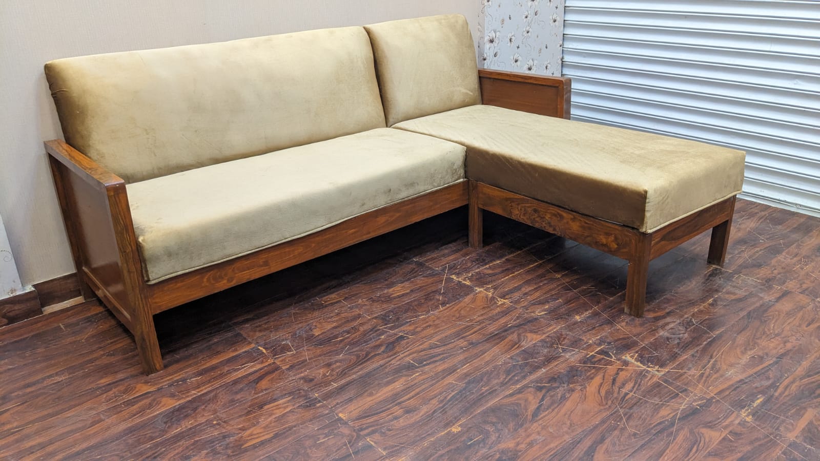 Sheesham Wood 4 Seater L Shape Sofa Set