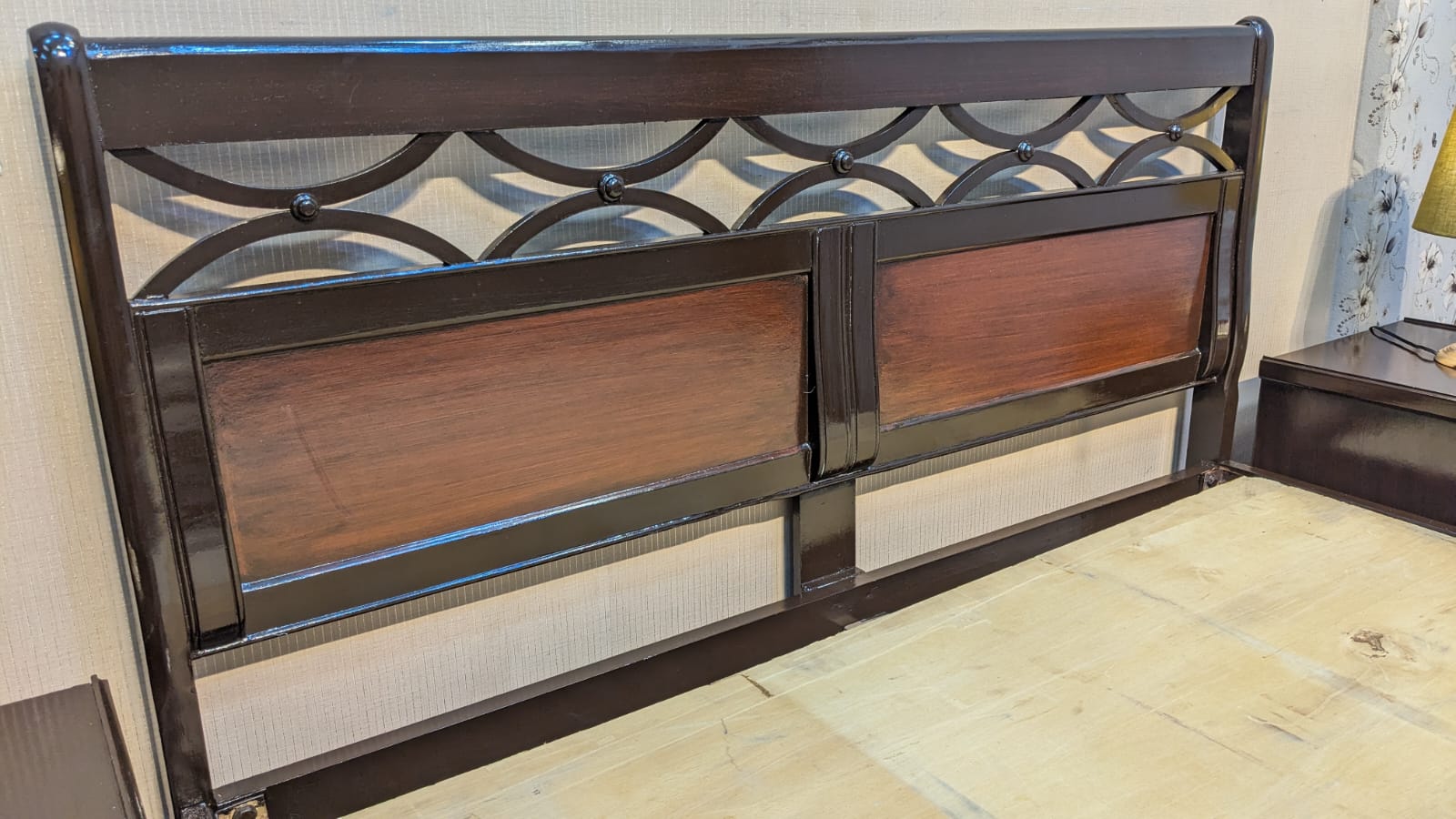 Queen Size Bed With 2 Side Tables