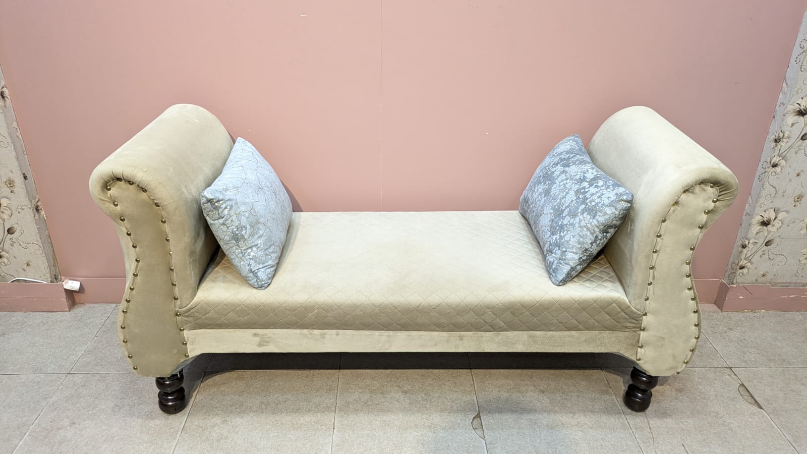 2 Seater Settee