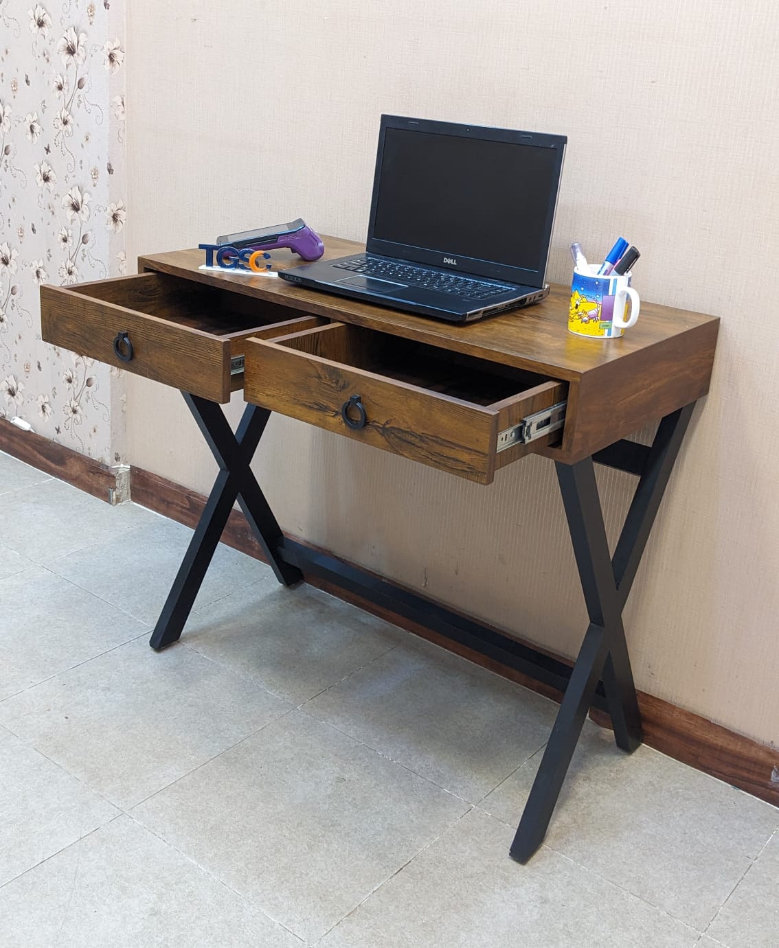 Divinecrafts Brand New Writing Table