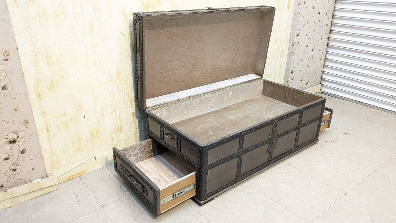Beautiful Vintage Storage Trunk Elegant spacious