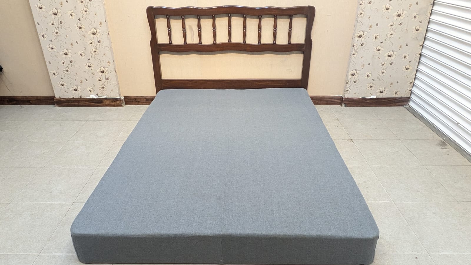 Queen Size Bed With Box Mattress and Spring Mattress