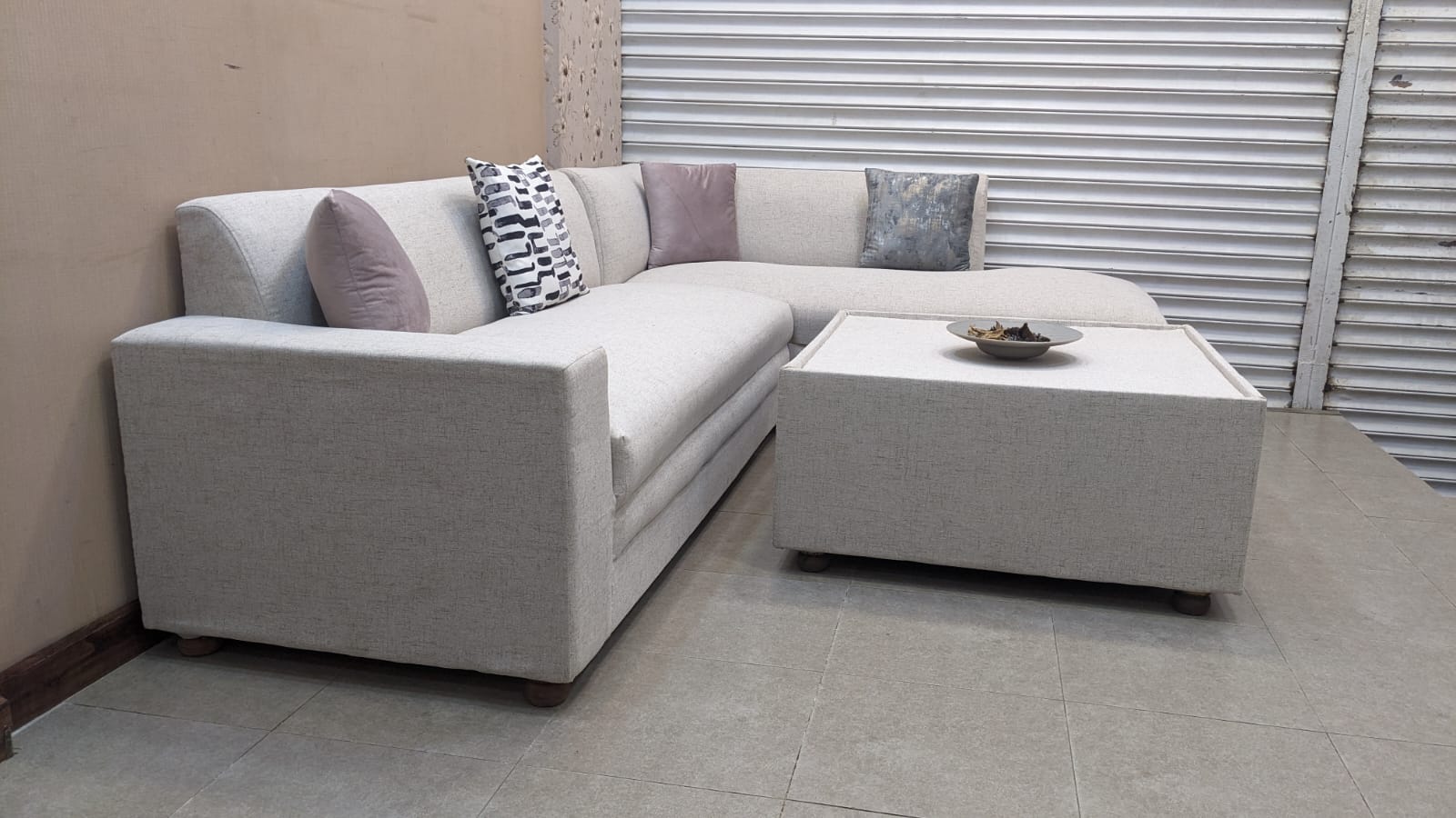 Modern Design 5 Seater L Shape Sofa Set with Center Table