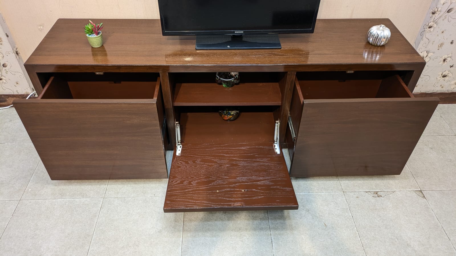 Elegant Design Led Unit