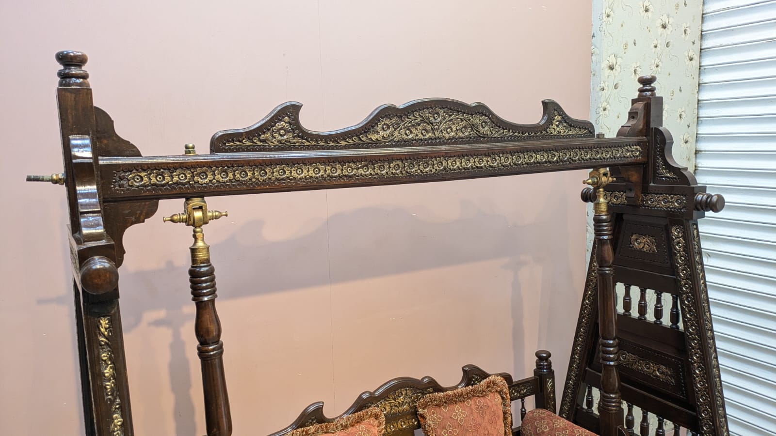 ROYAL ELEGANCE – A TIMELESS CHINIOTI JHOOLA MASTERPIECE