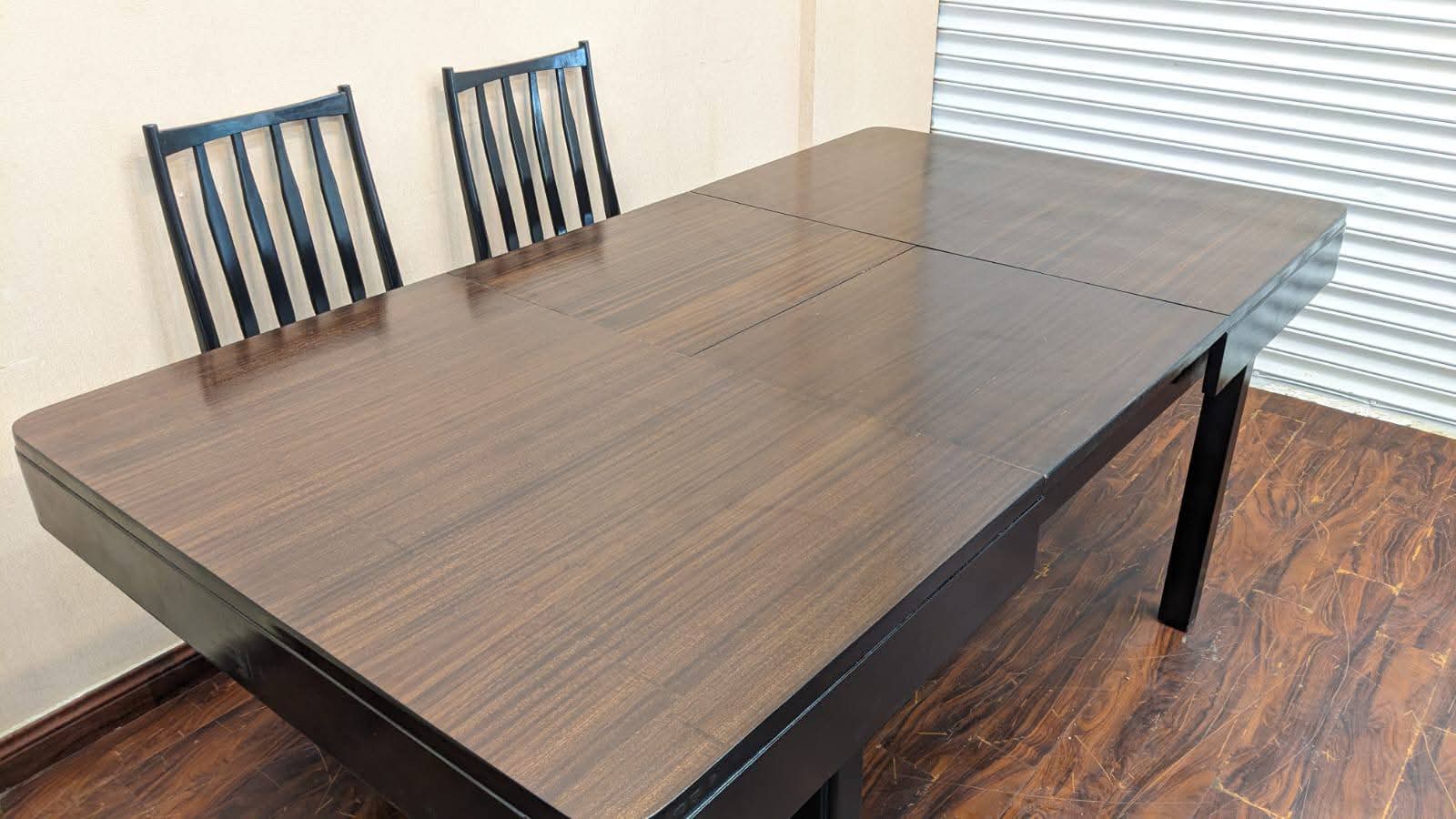 Extendable 6 Seater Dining Table with Extra Chair