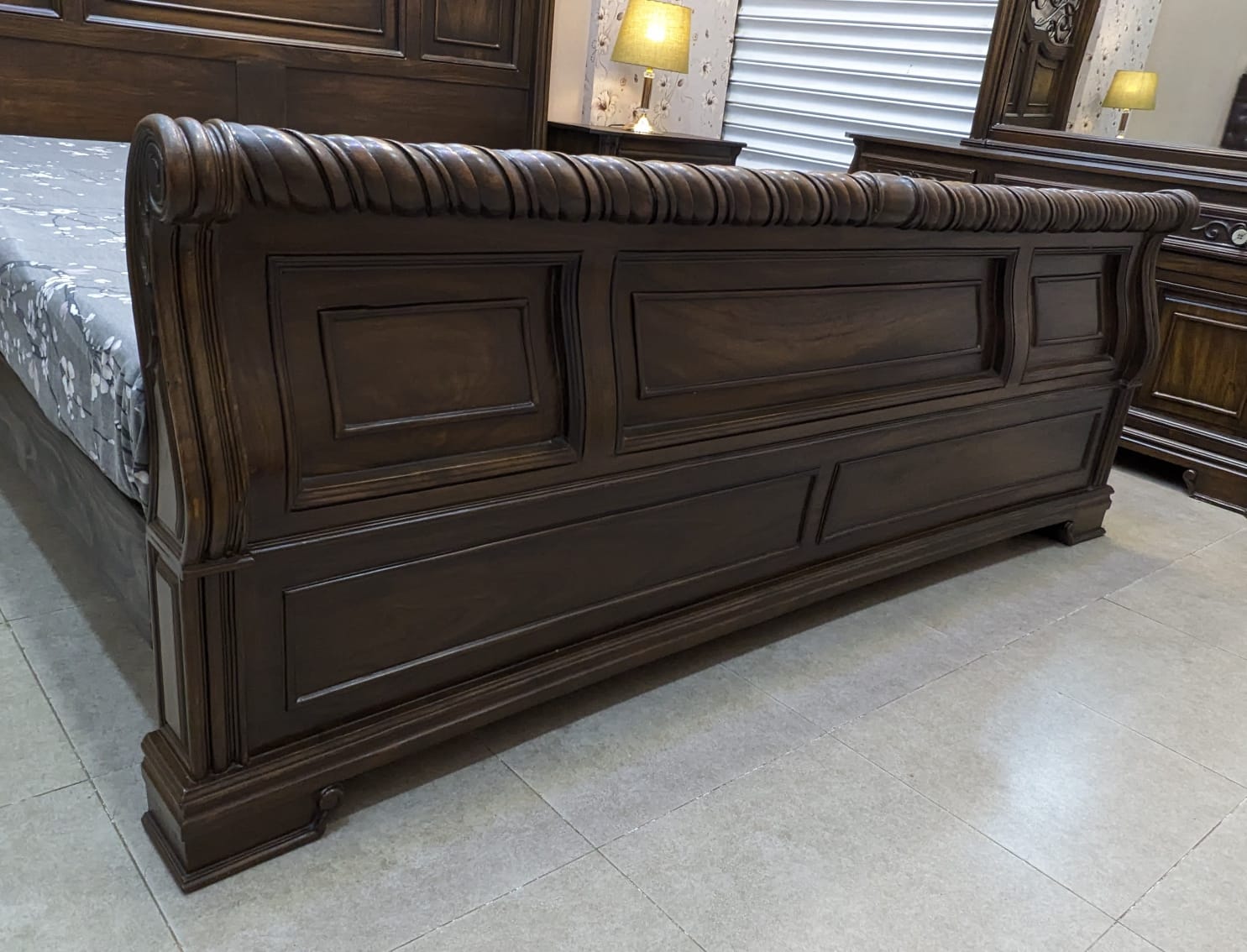 Solid Sheesham Wood King Size Bed With 2 Side Tables and Dressing Table