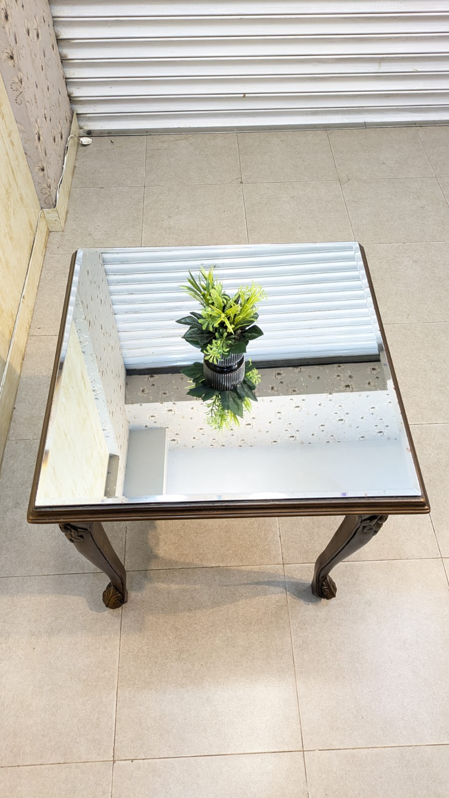 Corner table