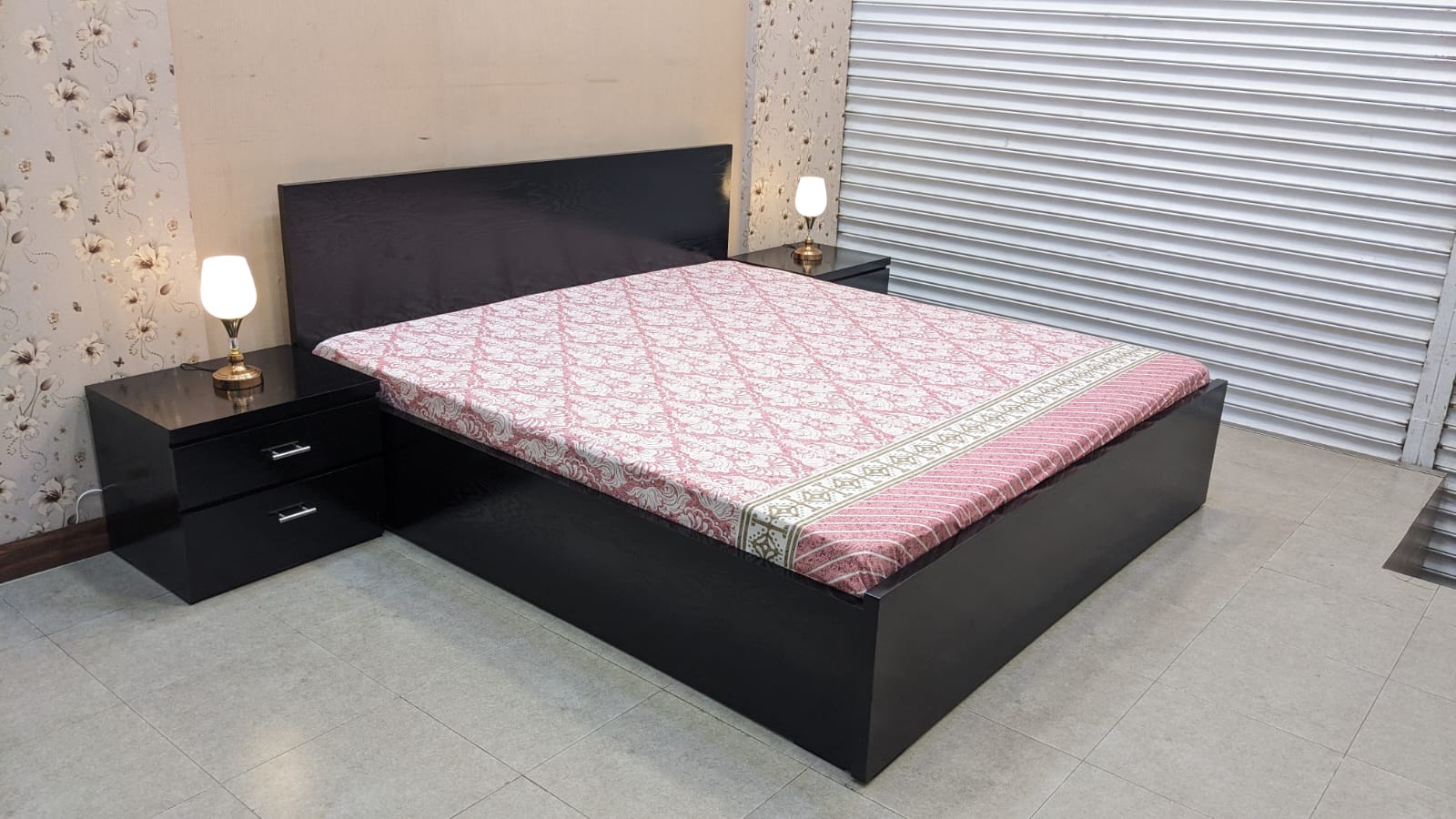 King Size Bed With 2 Side Tables