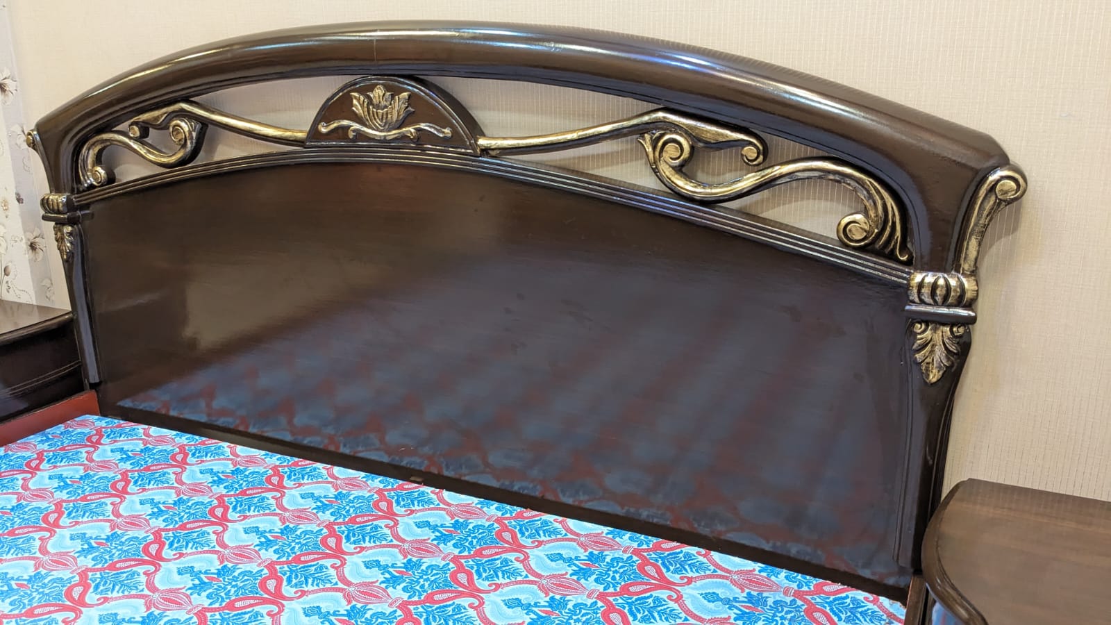 King Size Bed with 2 Side Tables