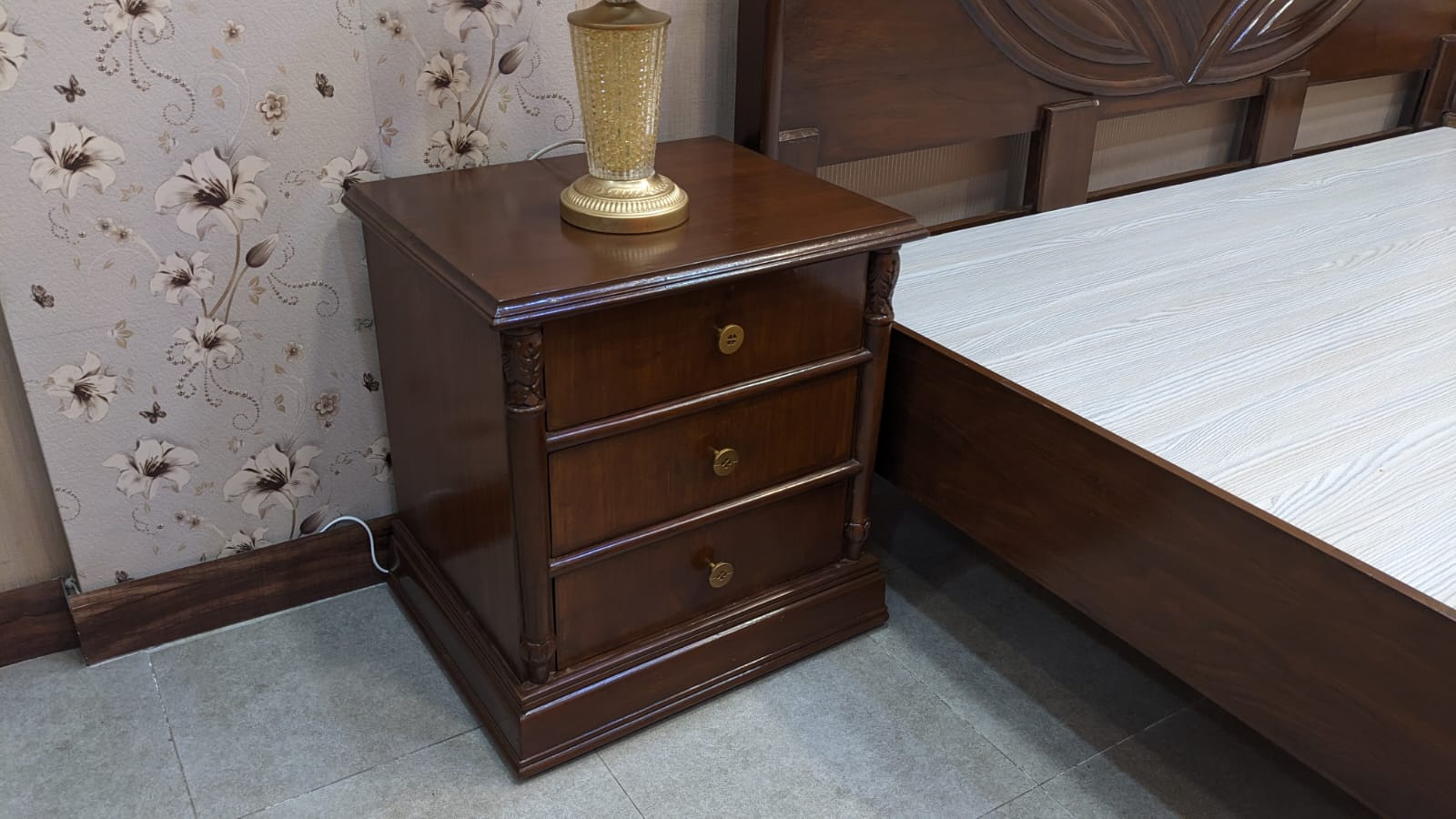 Double Bed with 2 Side Tables