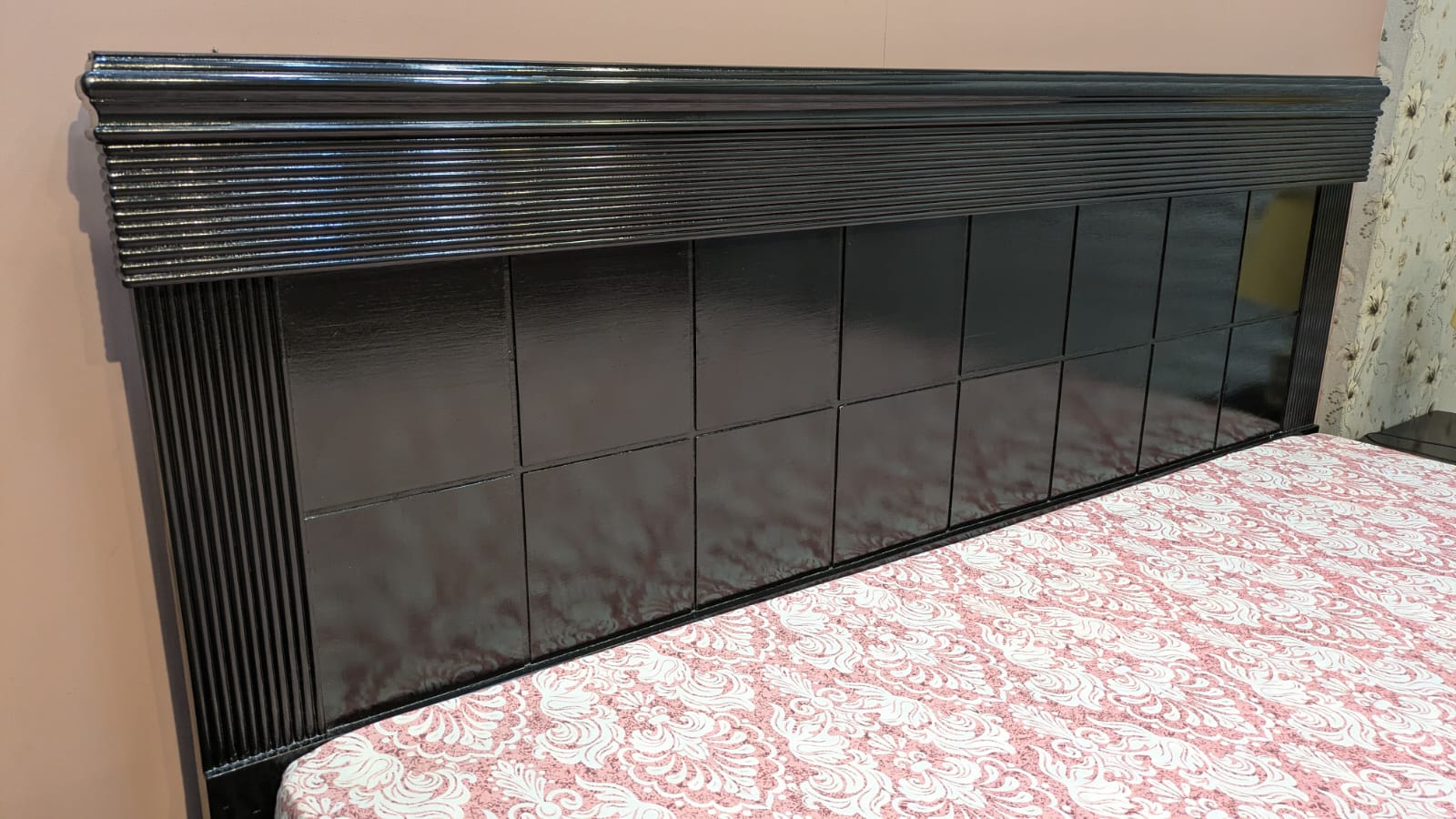 King Size Bed With 2 Side Tables