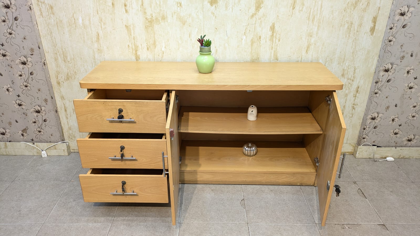 Side Board