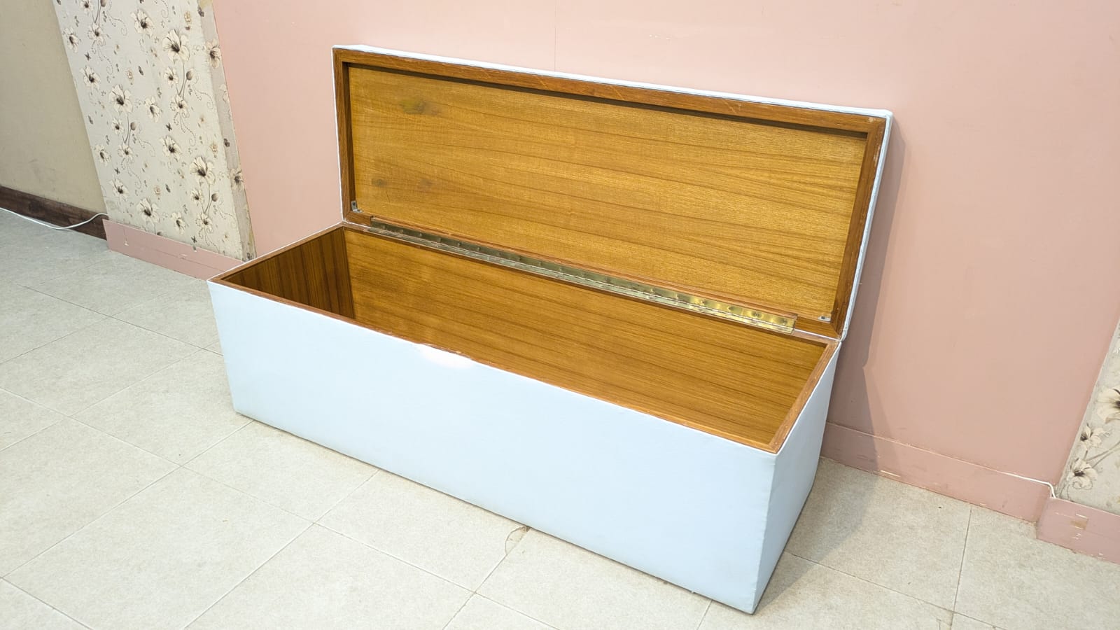 Leatherette Storage Sattee