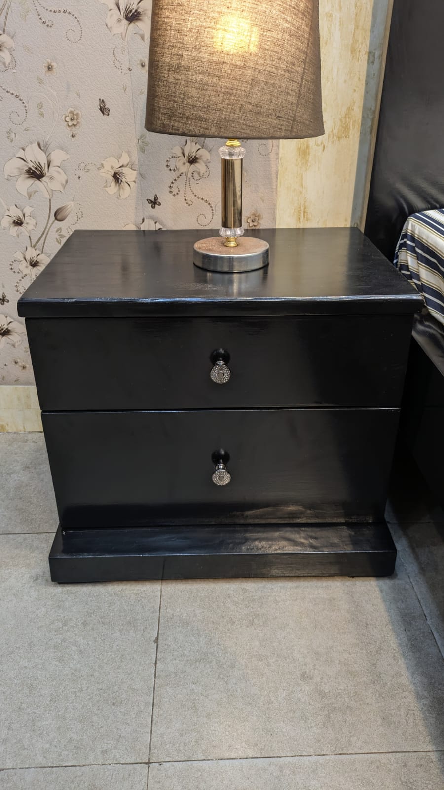 King Size Bed With 2 Side Tables