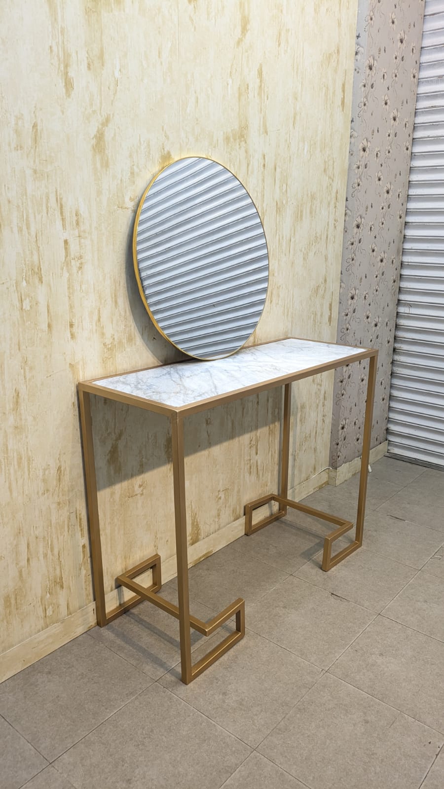 Console with Wall mounted mirror