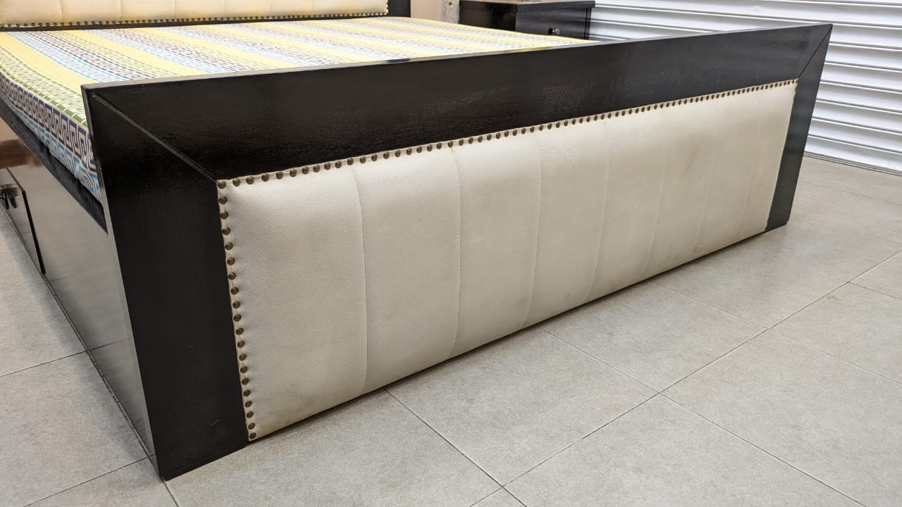 King Size Bed With Storage Drawers and 2 Side Tables