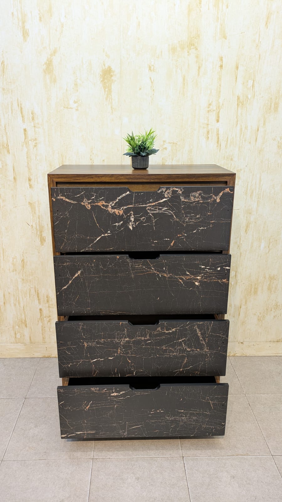 BRAND NEW CHEST OF DRAWERS