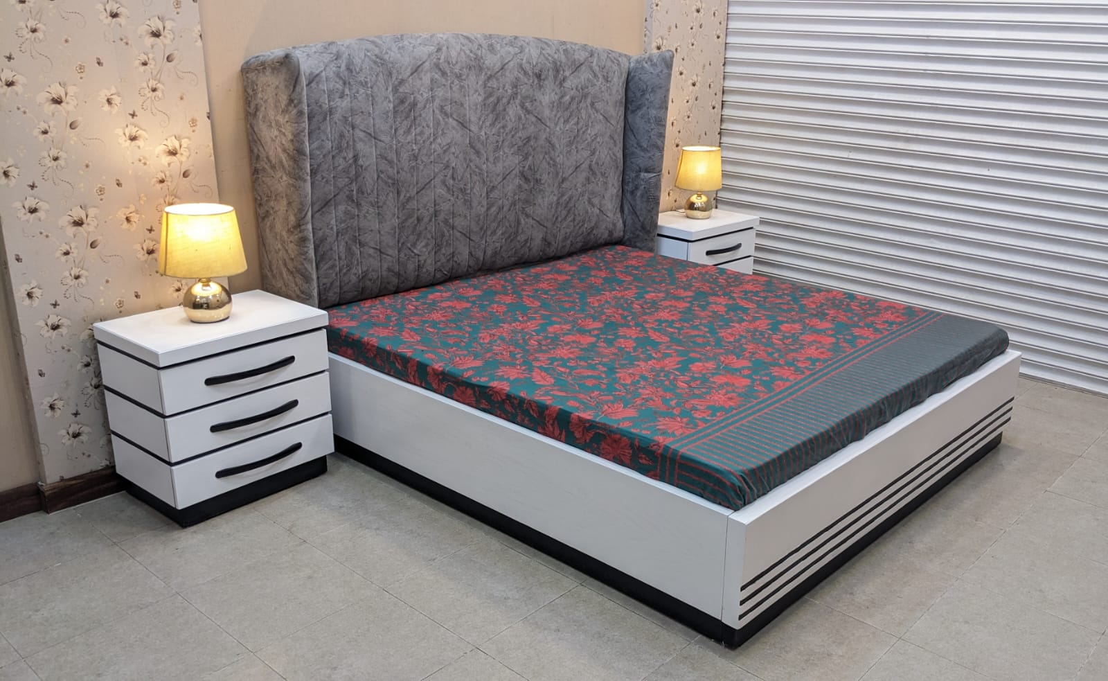 King Size Bed With 2 Side Tables and Dressing