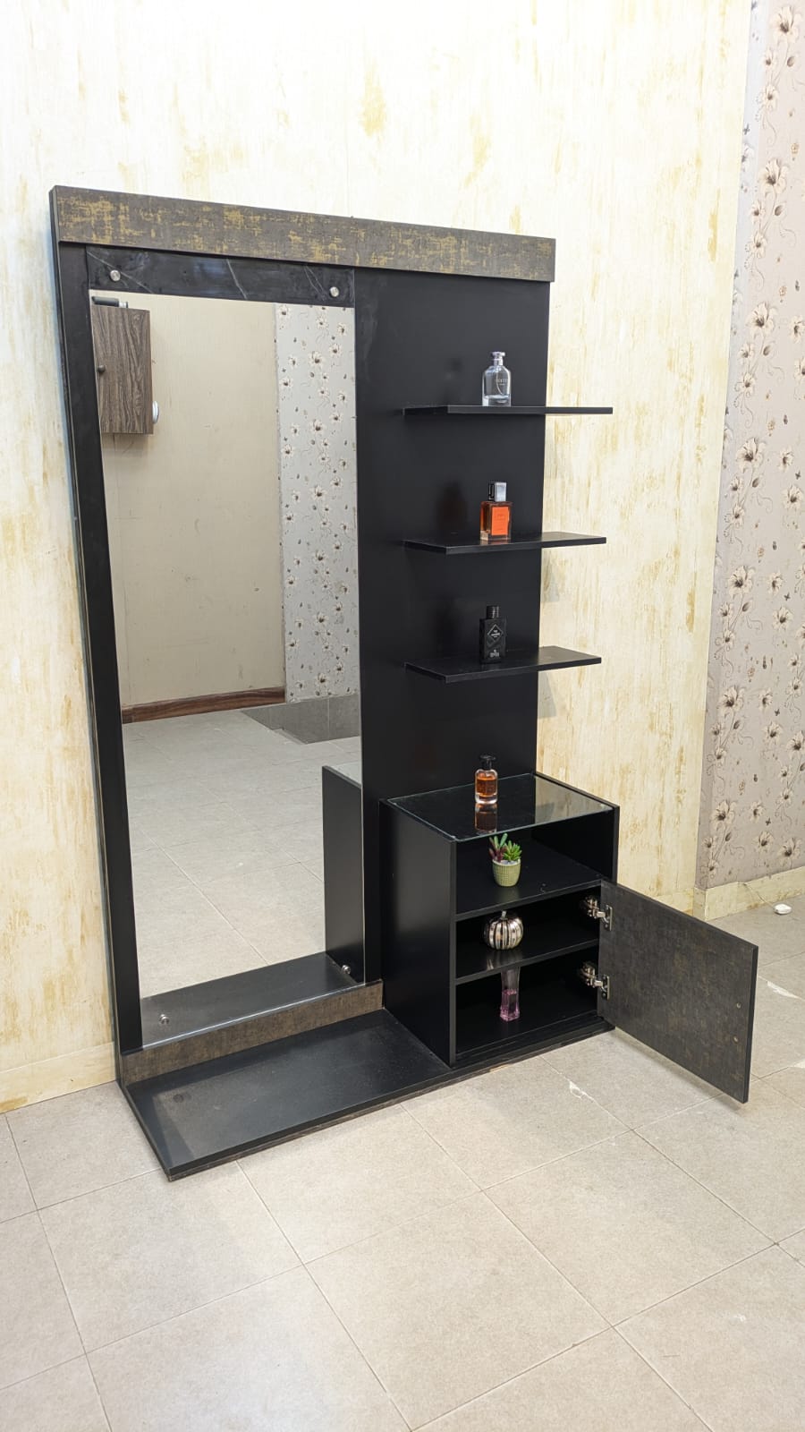 Habbit Novak King Size Bedroom Set