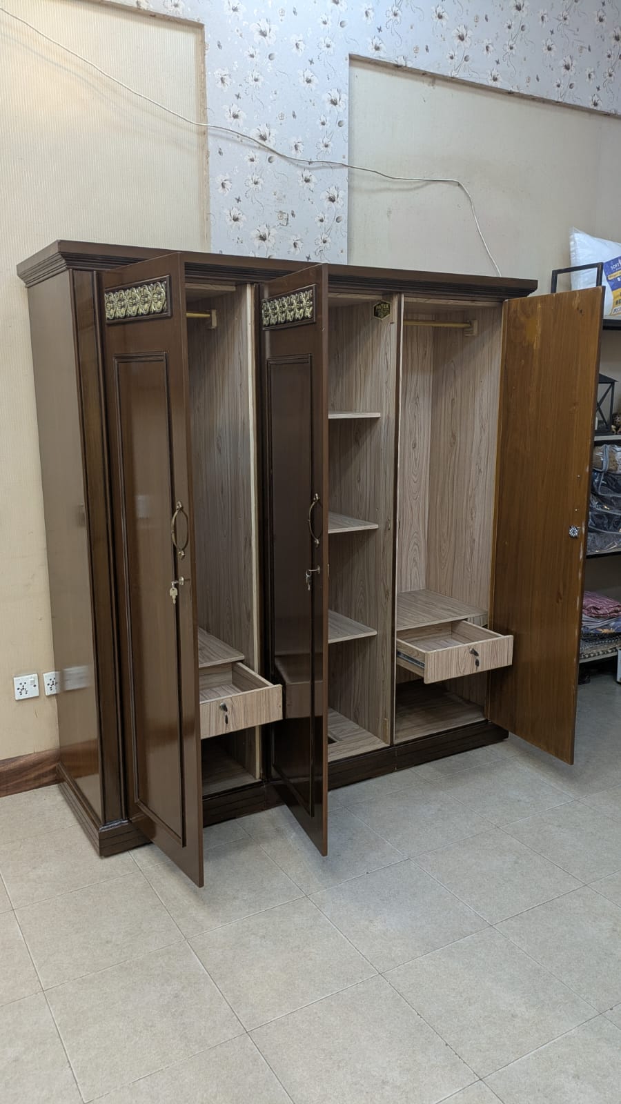 Elegant King Size Bedroom Set