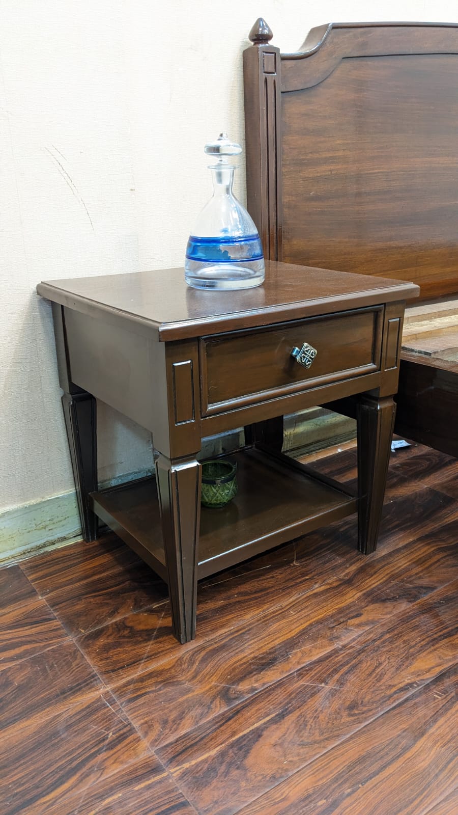 Queen Size Bed With 1 Side Table