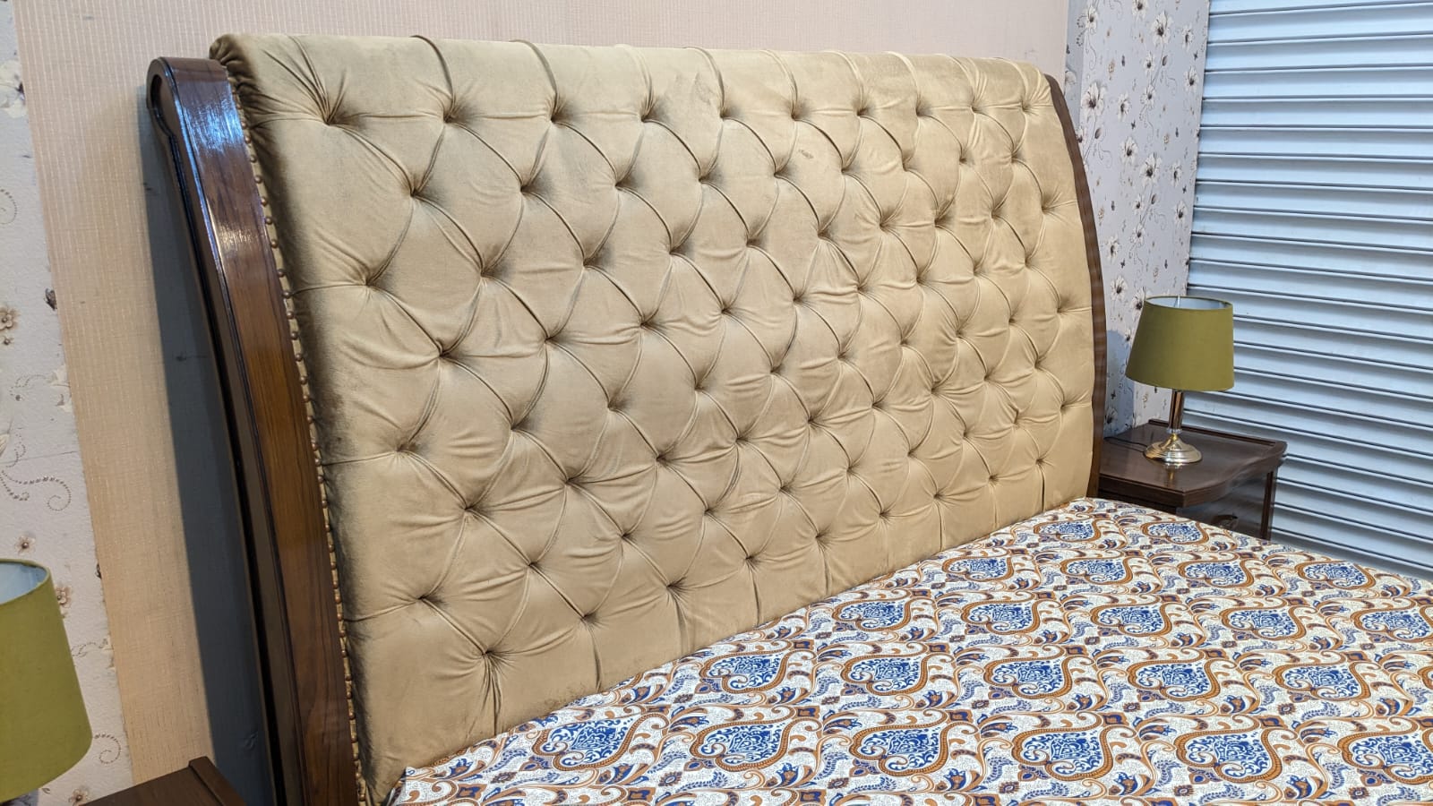 King Size Bed With 2 Side Tables
