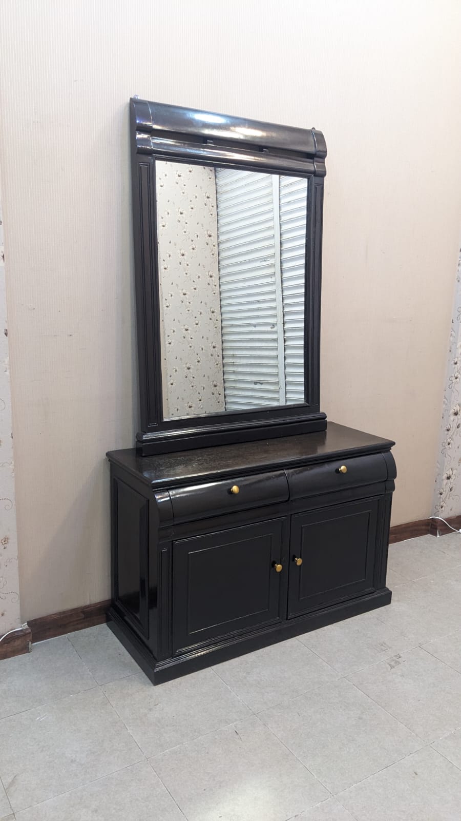 King Size Bed With 2 Side Tables and Dressing Table