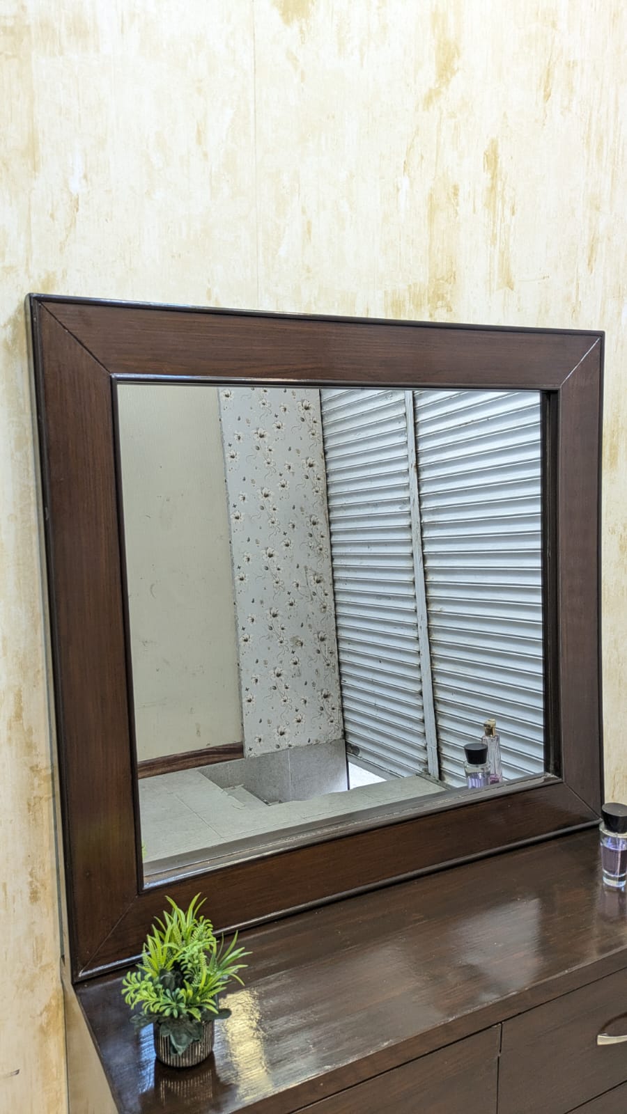 Elegant Dressing Table With Wall mounted Mirror