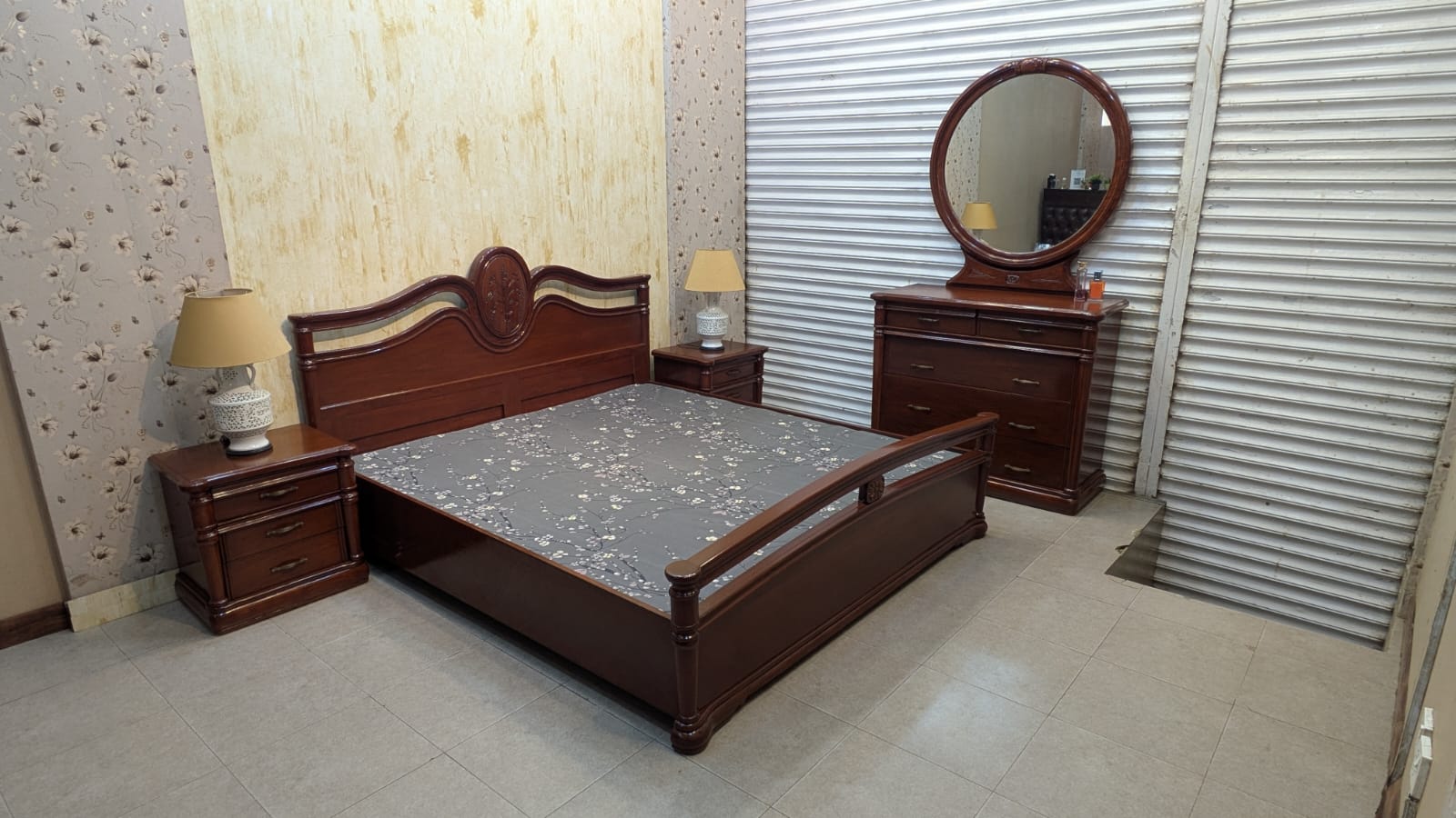 Elegant Sheesham Wood and ply King Size Bed Set
