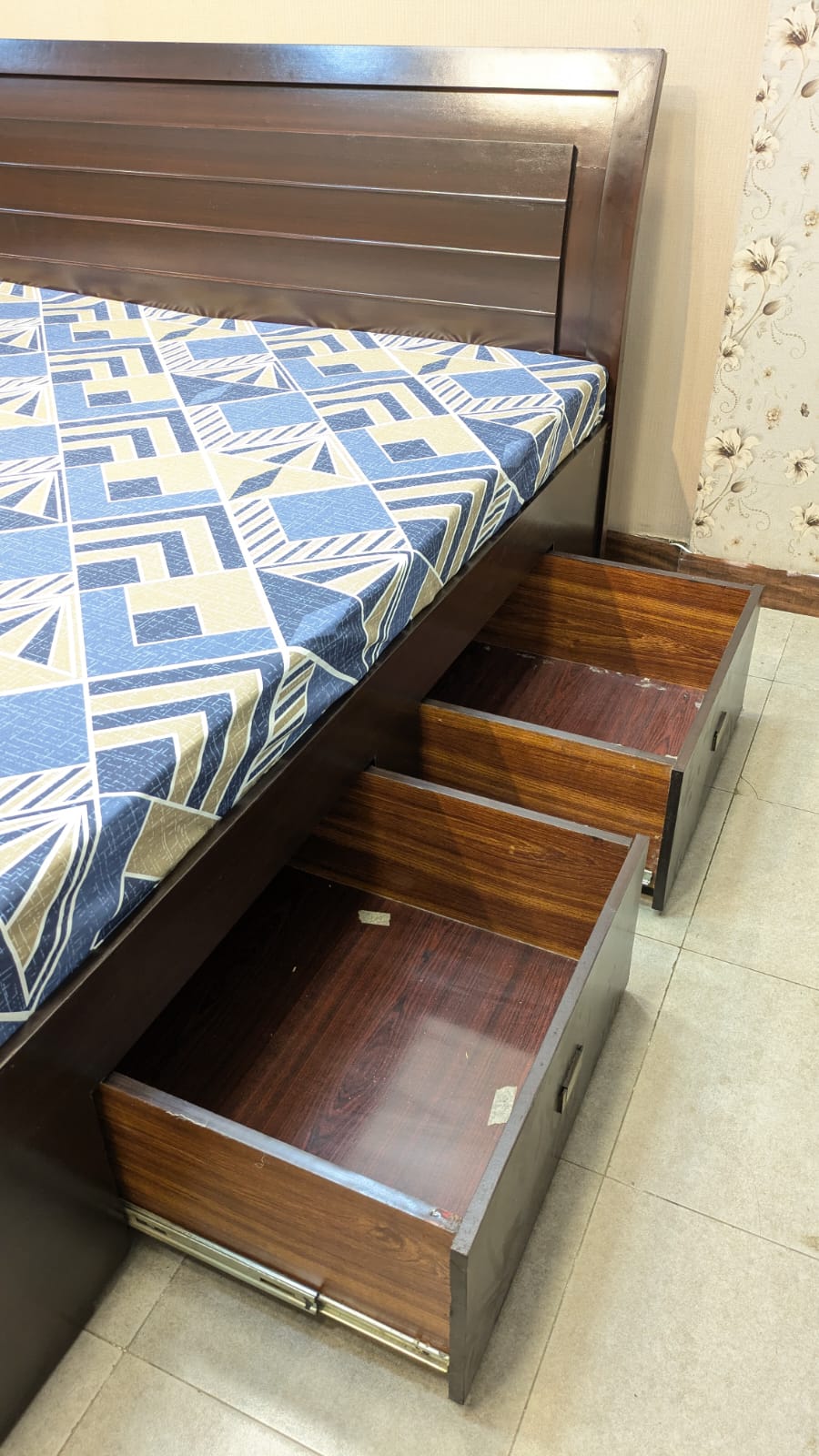King Size Bed With Storage Drawers