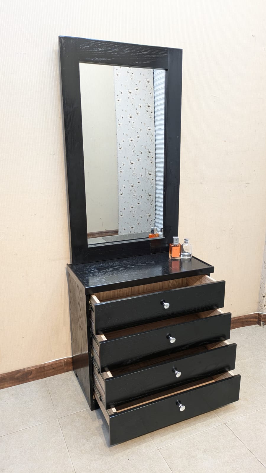 Twin Size Bed With Dressing Table