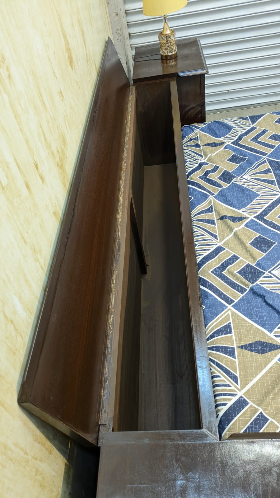 King Size Bed With 2 Side Tables