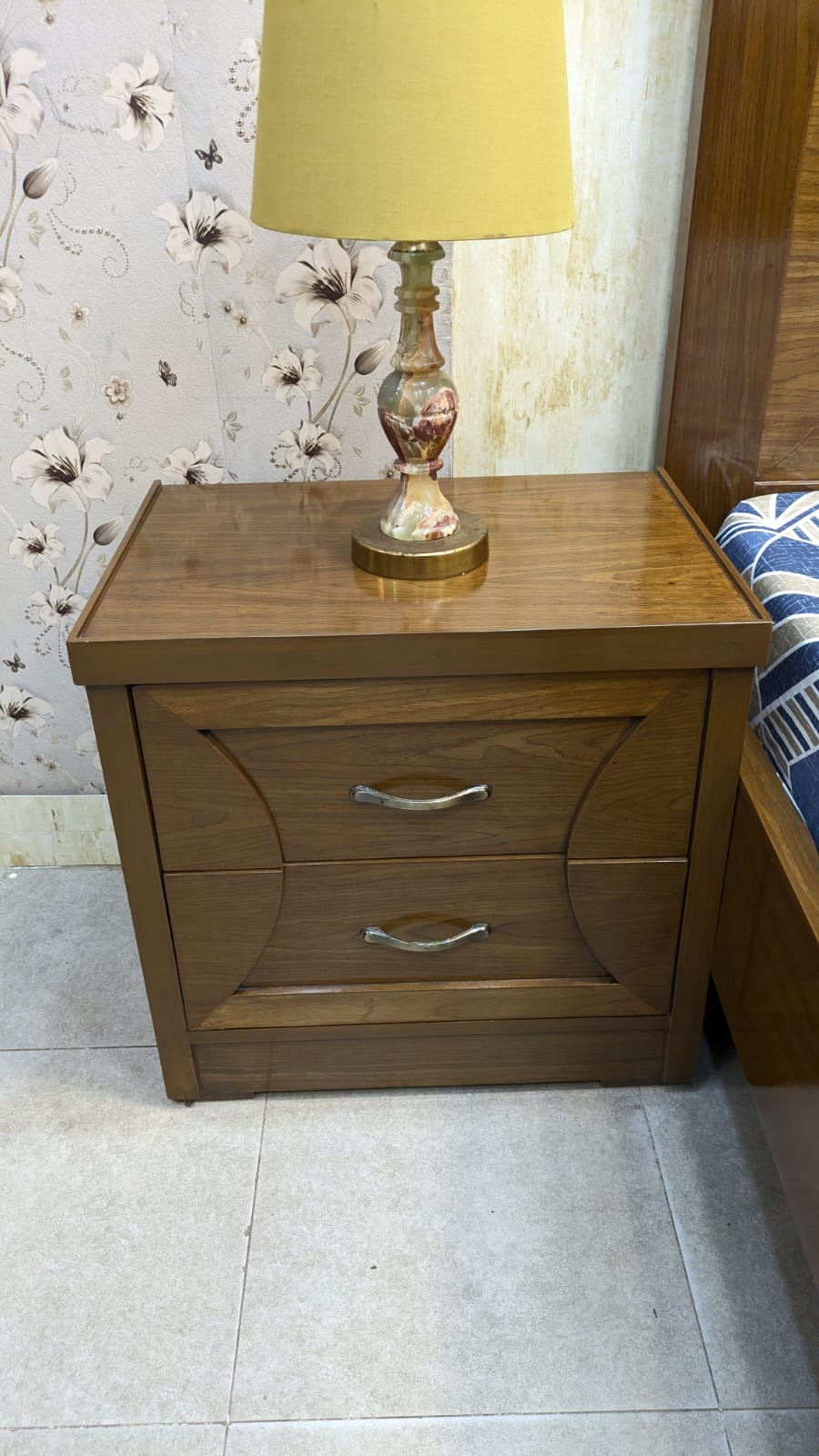 King Size Bed With 2 Side table