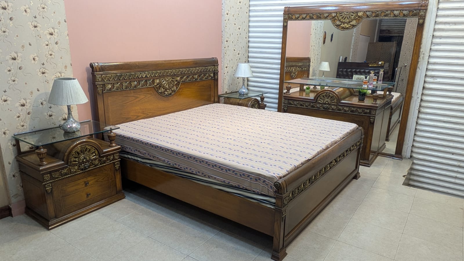 King Size Bed Set with 2 New Free Pillows