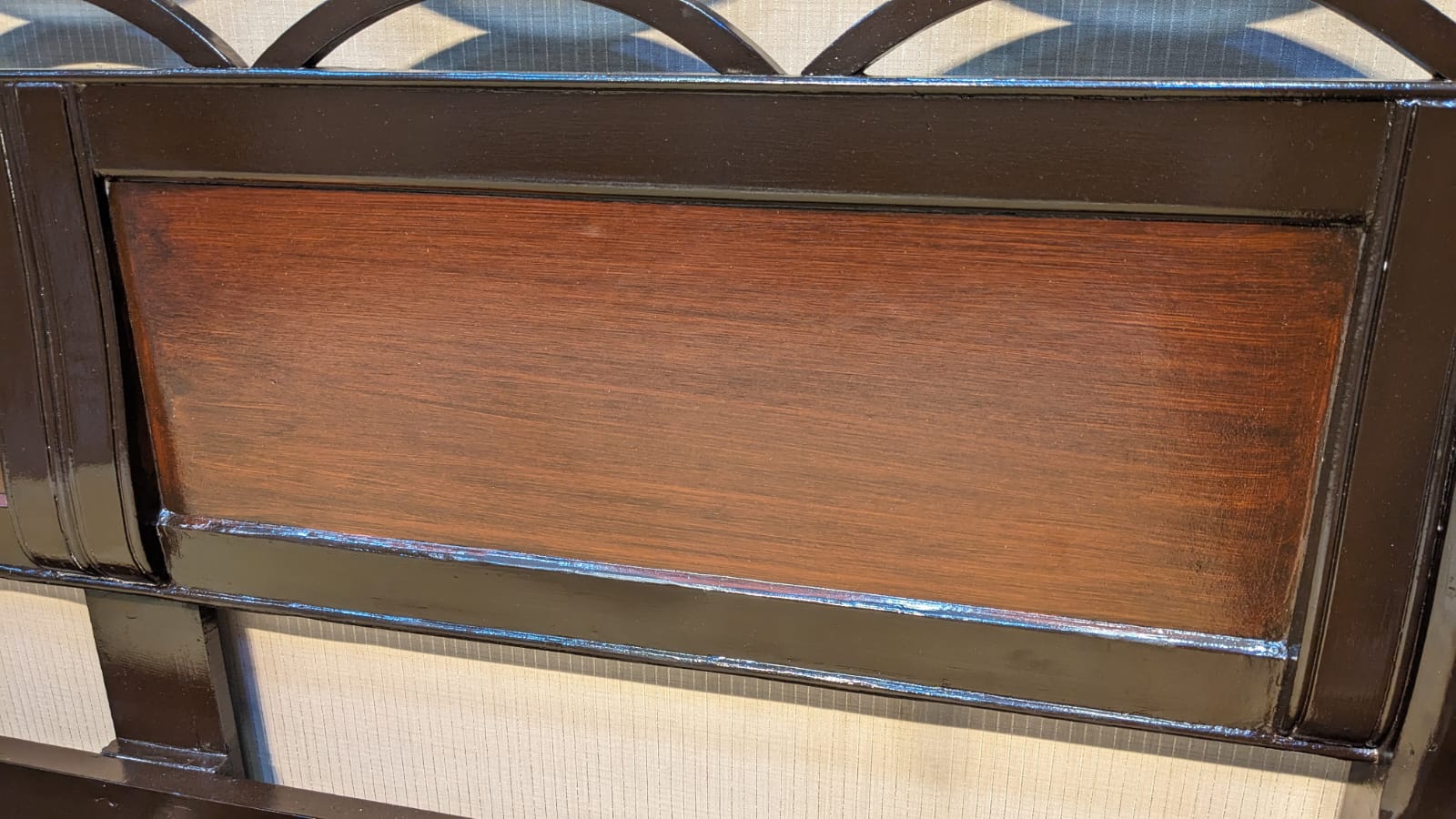 Queen Size Bed With 2 Side Tables